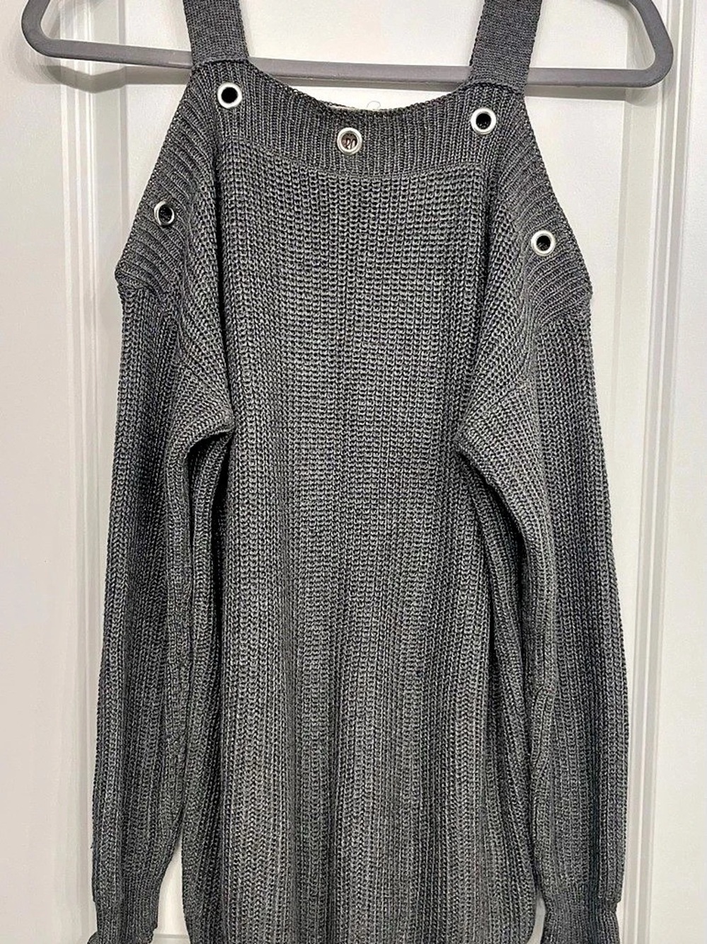 Hippie Rose Cold Shoulder Grommet Strap Knit Sweater Gray Medium